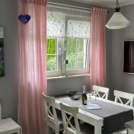 Lawendowo Mi Raz Dwa Trzy アパート *